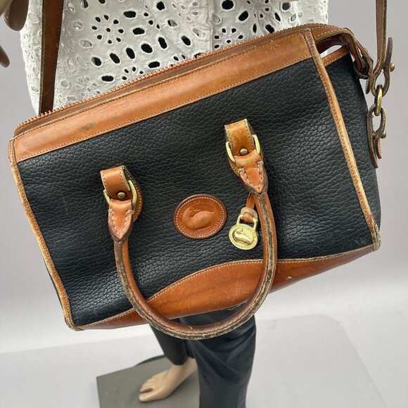 Distressed Dooney & Bourke Vintage‎ Pebbled Crossbody Handbag  Navy Blue Brown - Picture 1 of 12